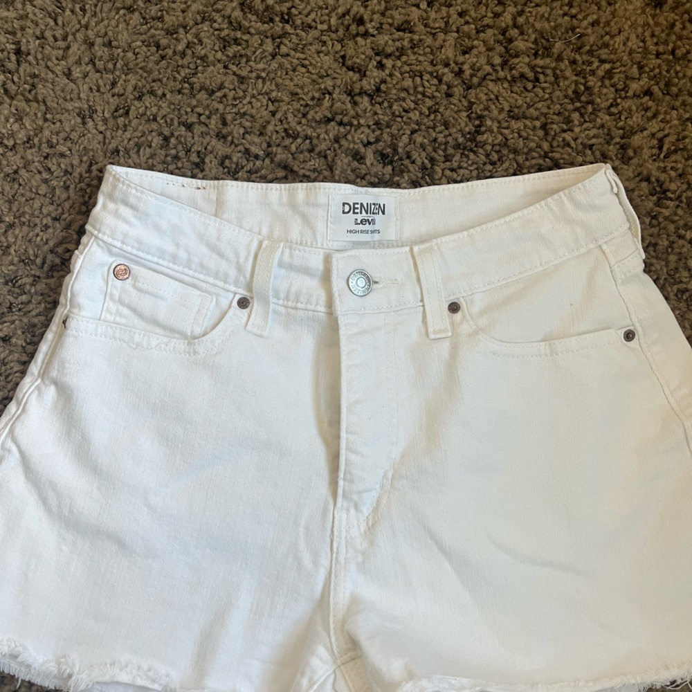 white jean shorts from Levi’s